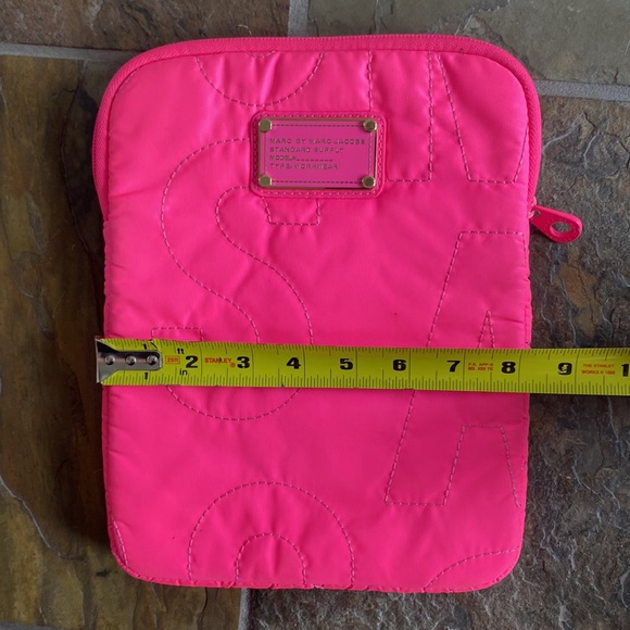Marc Jacobs TABLET Case - hot pink. Soft interior, well protected. - Picture 5 of 8